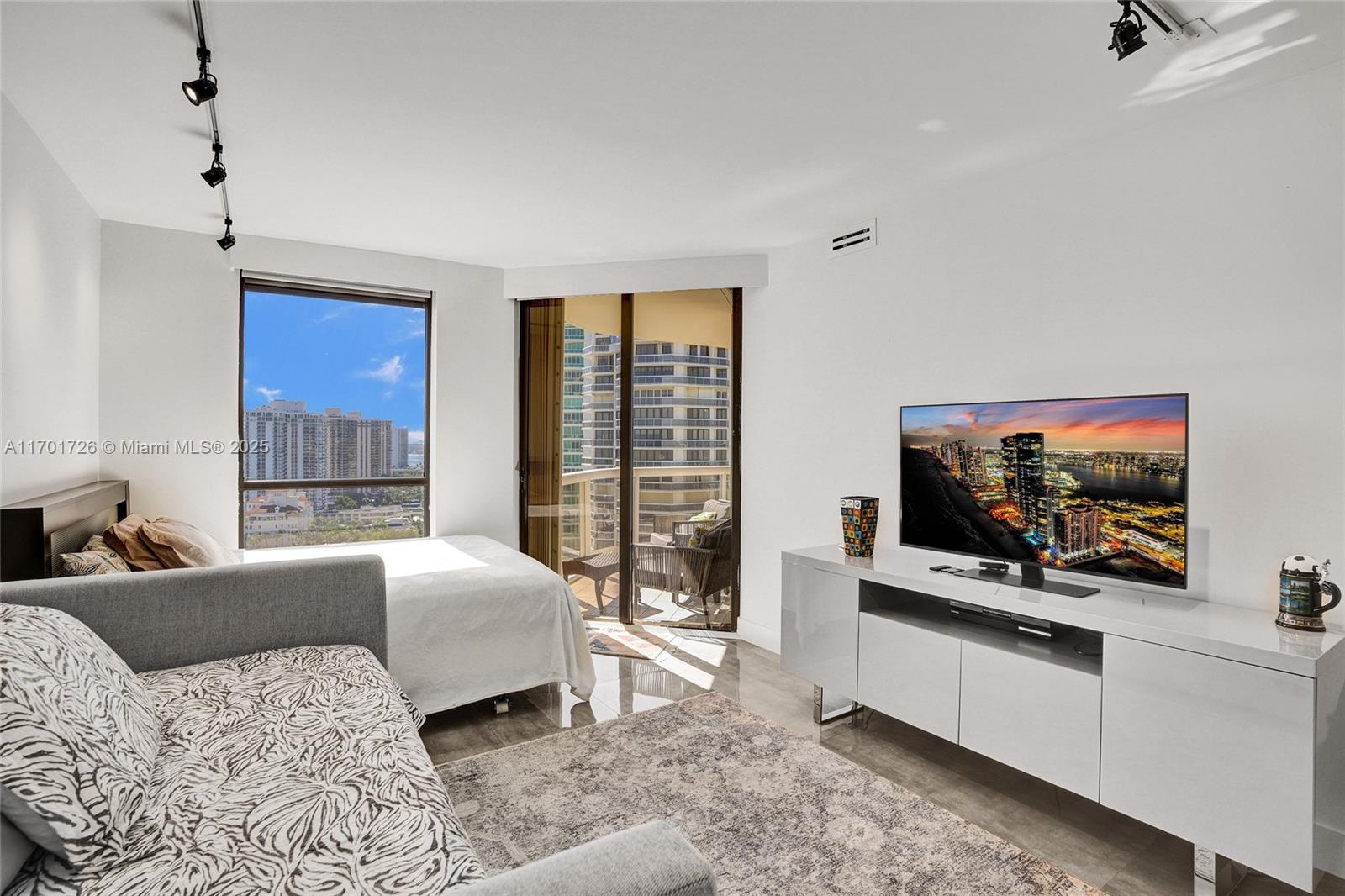 TERRACES NORTH TURNBERRY - Residential