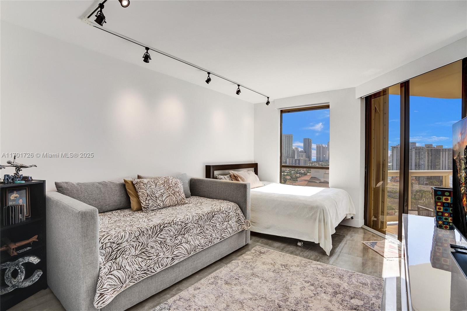 TERRACES NORTH TURNBERRY - Residential