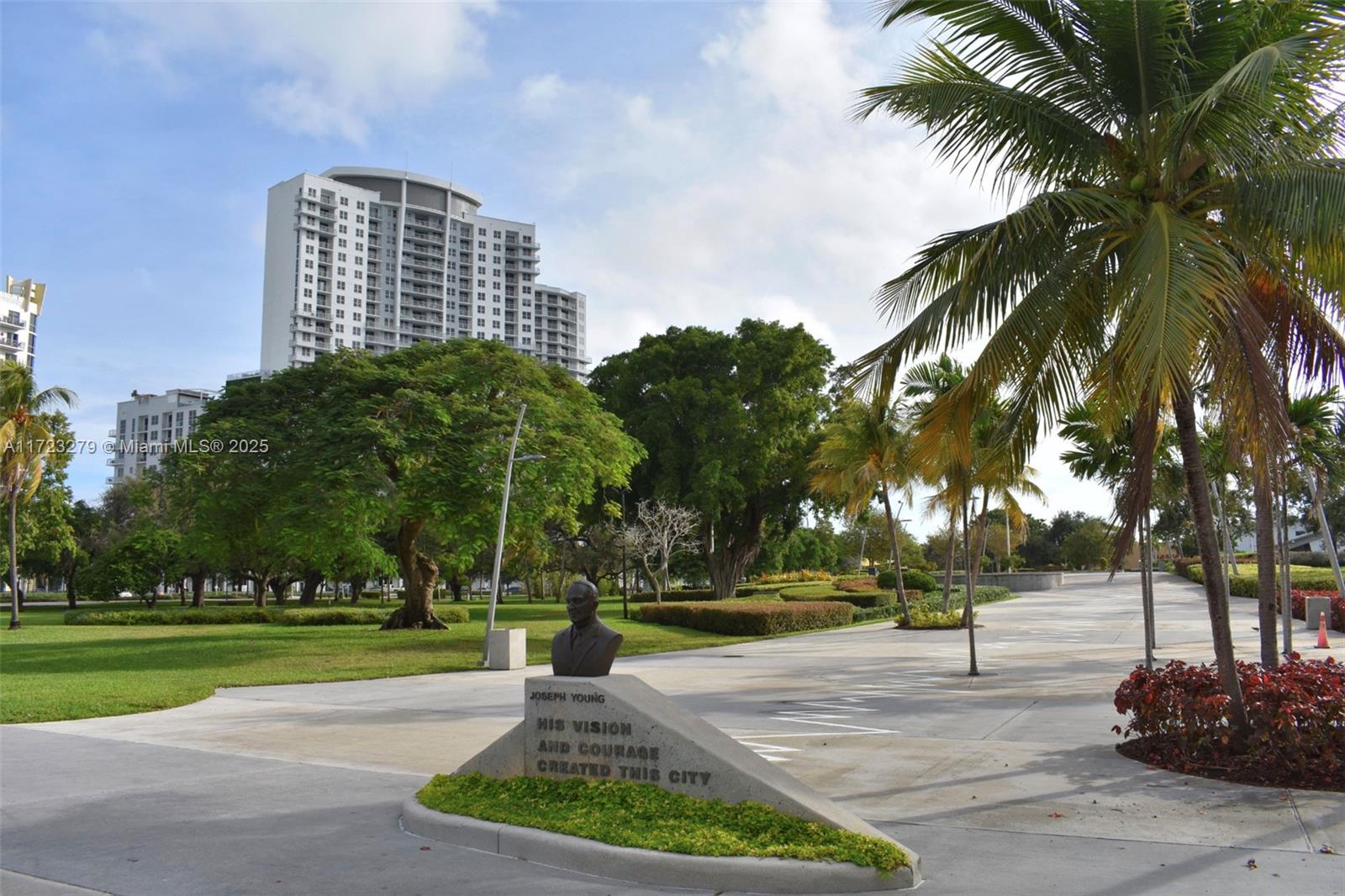 RADIUS CONDO - Residential