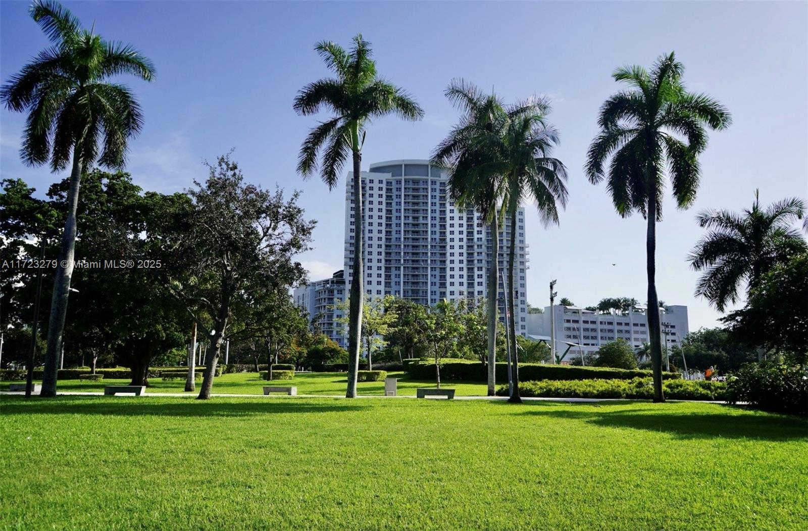 RADIUS CONDO - Residential