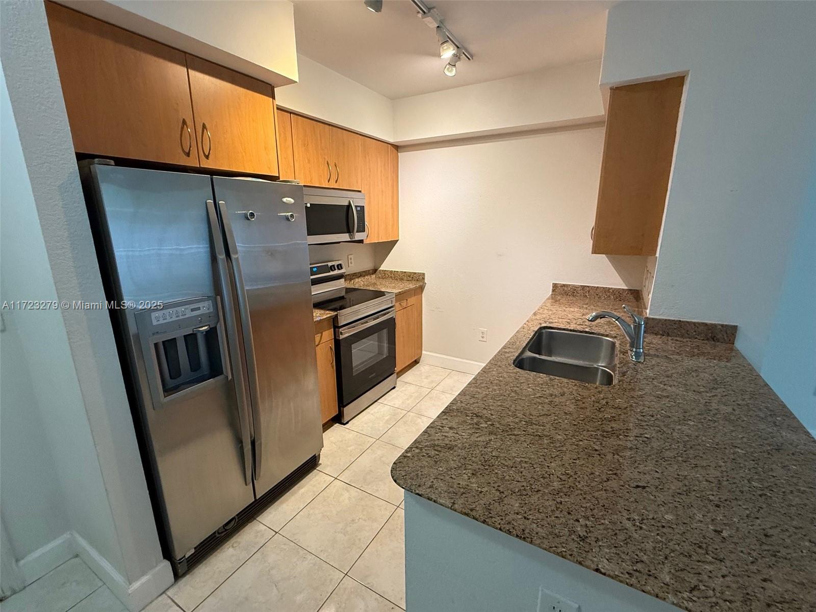 RADIUS CONDO - Residential