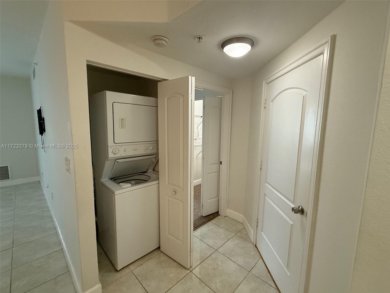 RADIUS CONDO - Residential