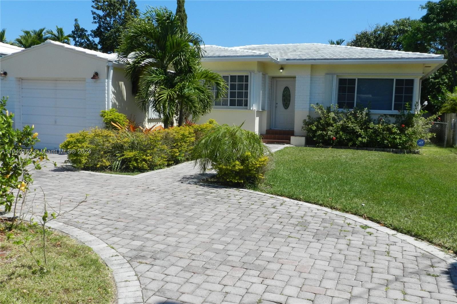 9117 Emerson Ave, Surfside, Miami-Dade County, Florida - 3 Bedrooms  
2 Bathrooms - 