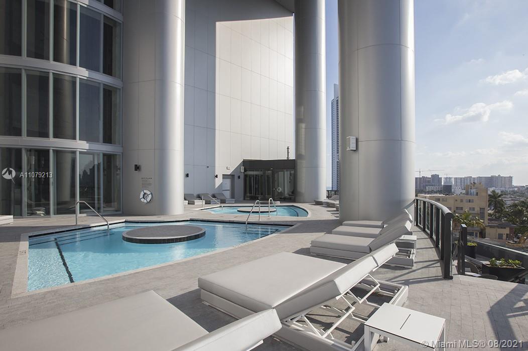 Porsche Design Tower - Residential