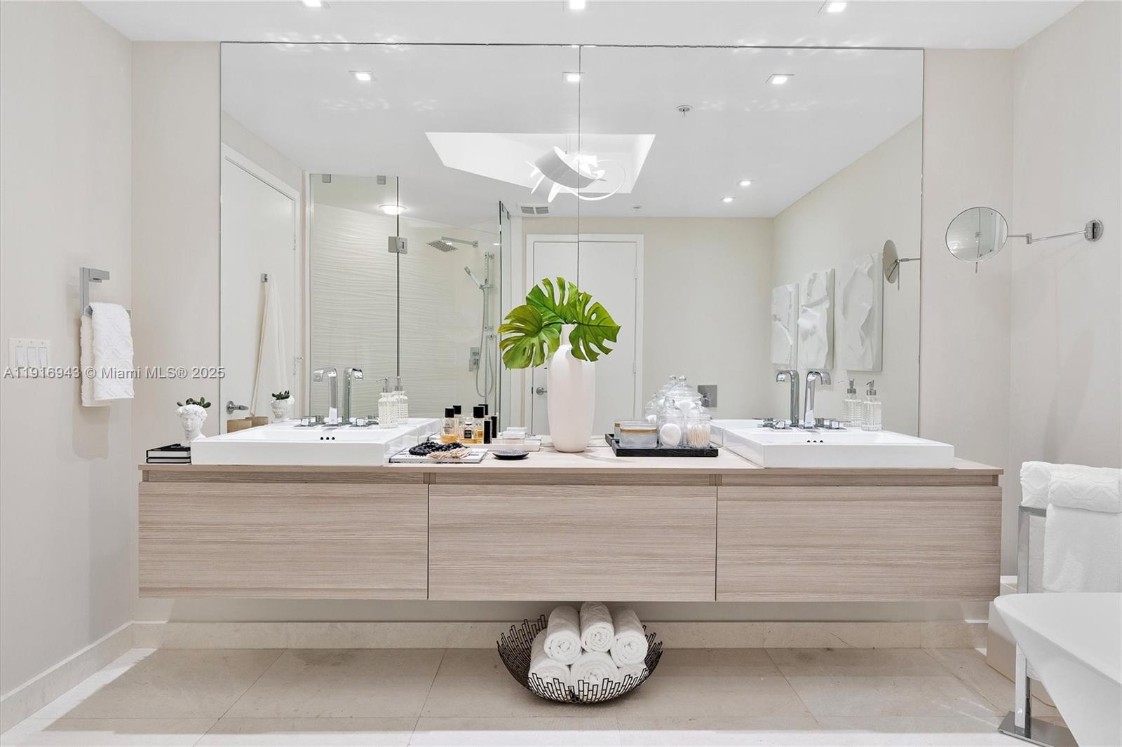 MARINA PALMS RESIDENCES N - Residential