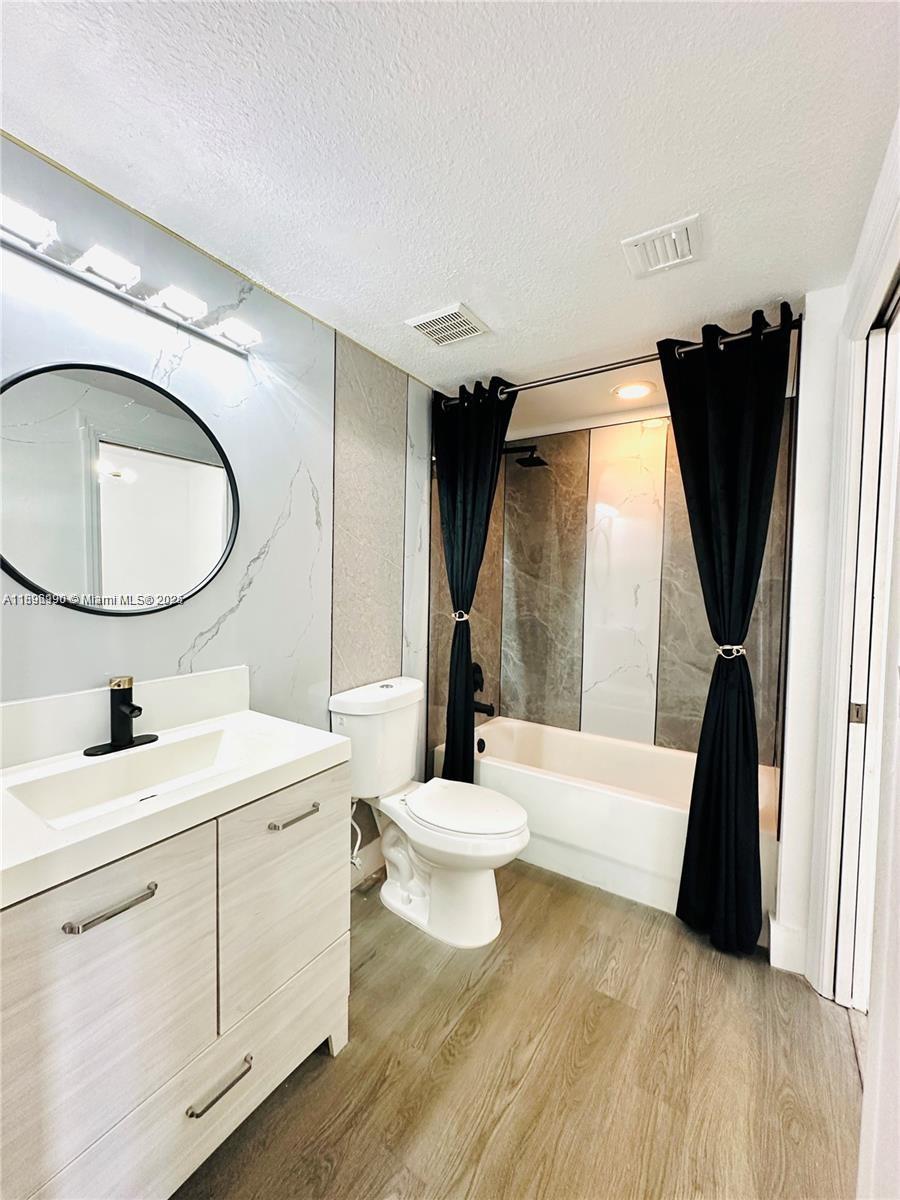 View photos, virtual tours, details... 1962 Freeport Lane 1962