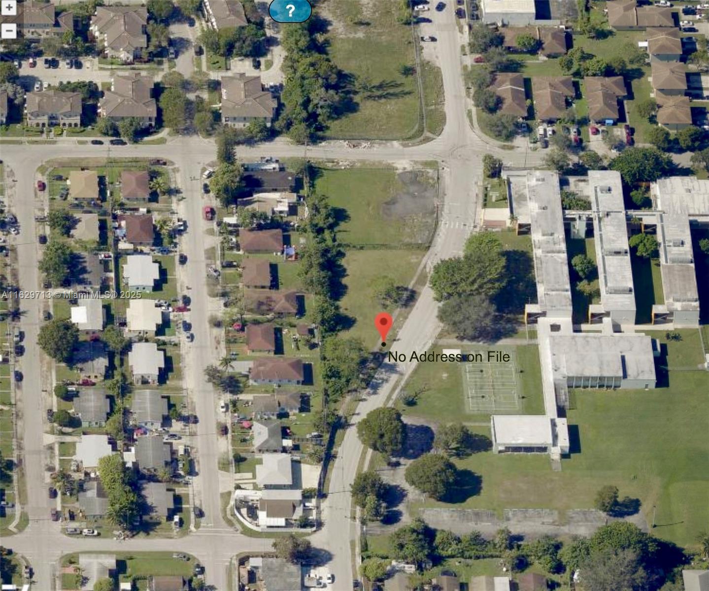 Main image without alt text