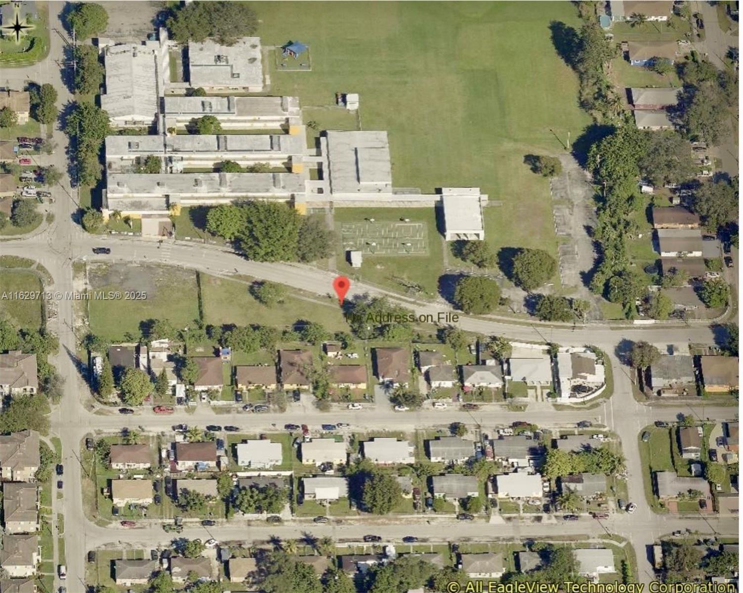 Main image without alt text