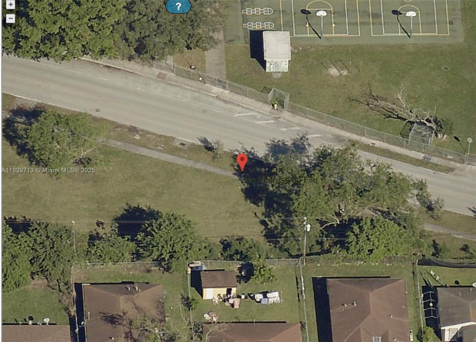 Main image without alt text