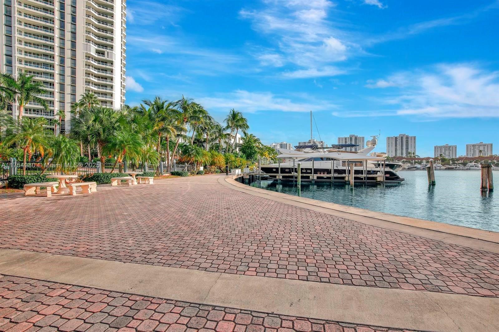 NORTH TOWER AT THE POINT - Residential