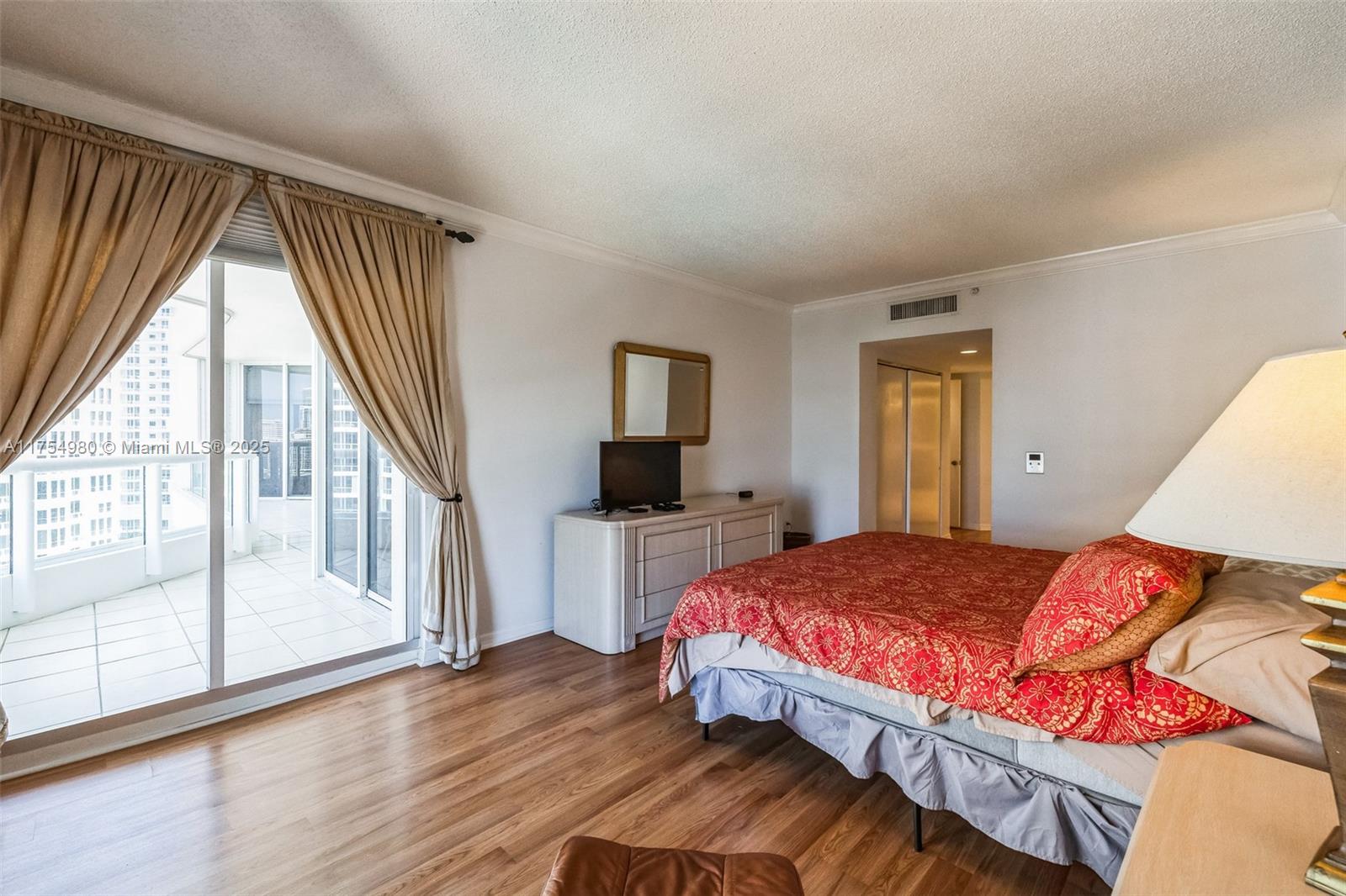 NORTH TOWER AT THE POINT - Residential