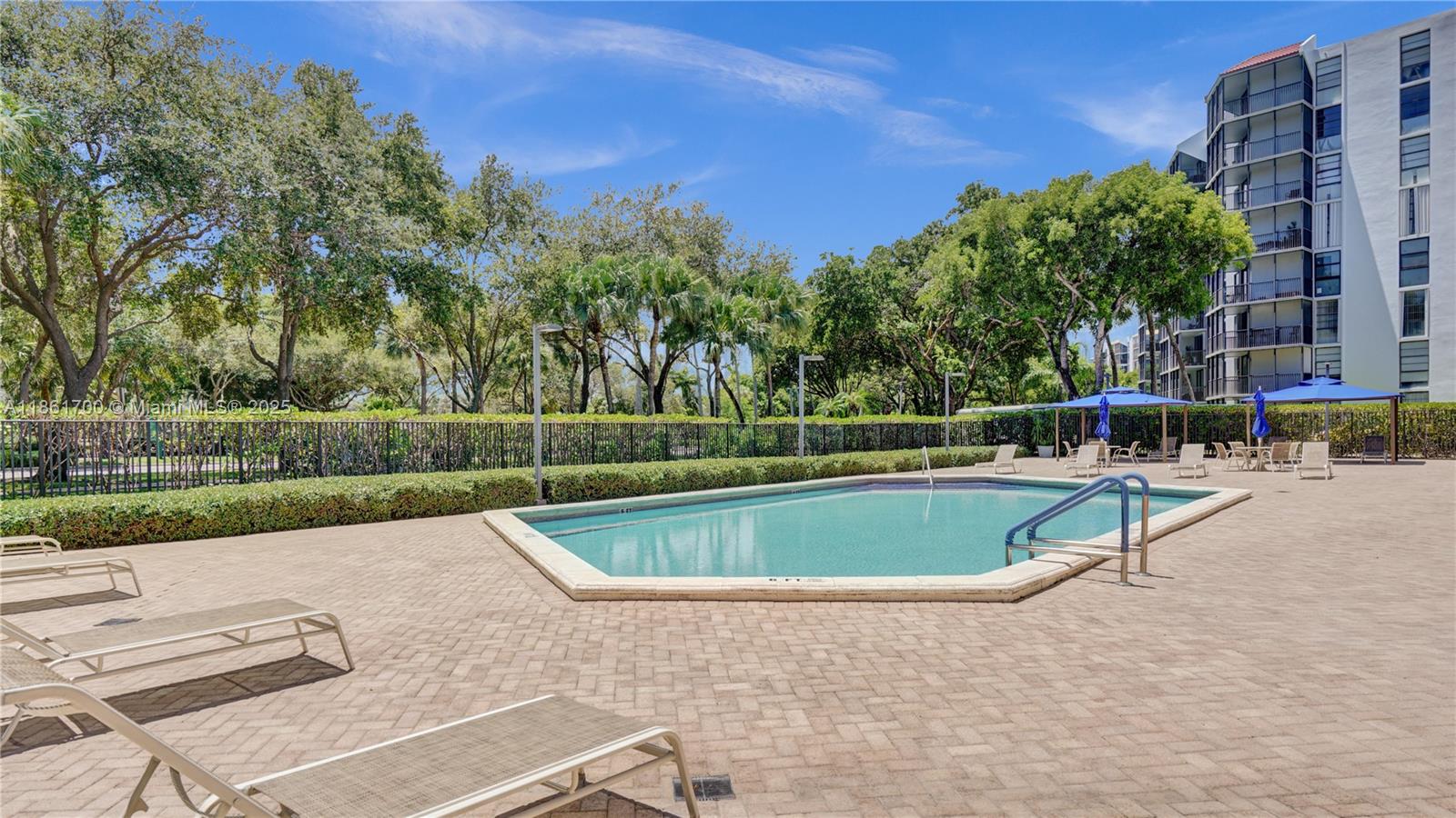 BRAVURA II CONDO - Residential