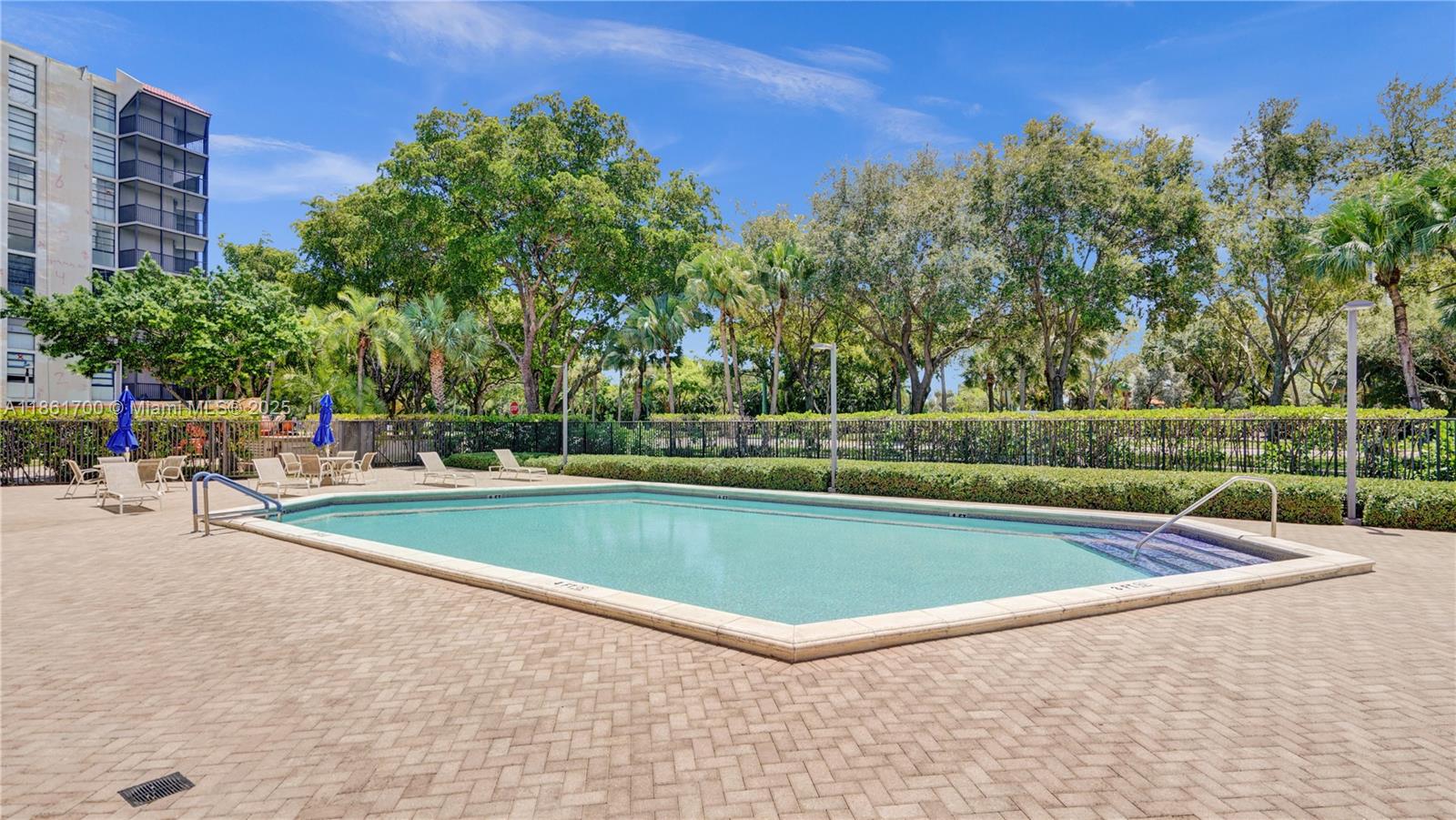 BRAVURA II CONDO - Residential