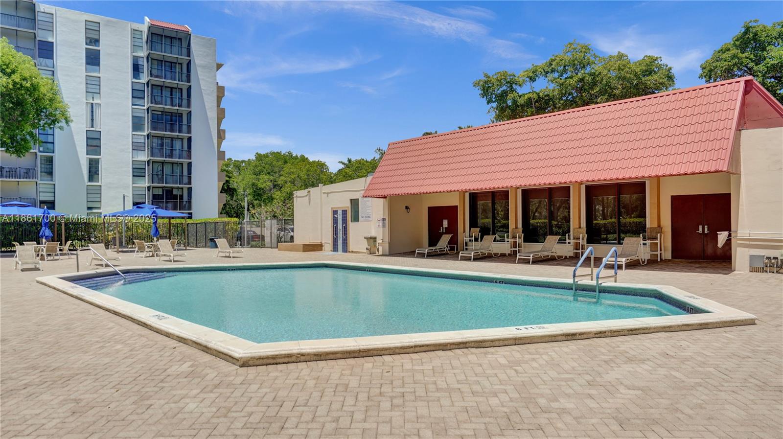 BRAVURA II CONDO - Residential