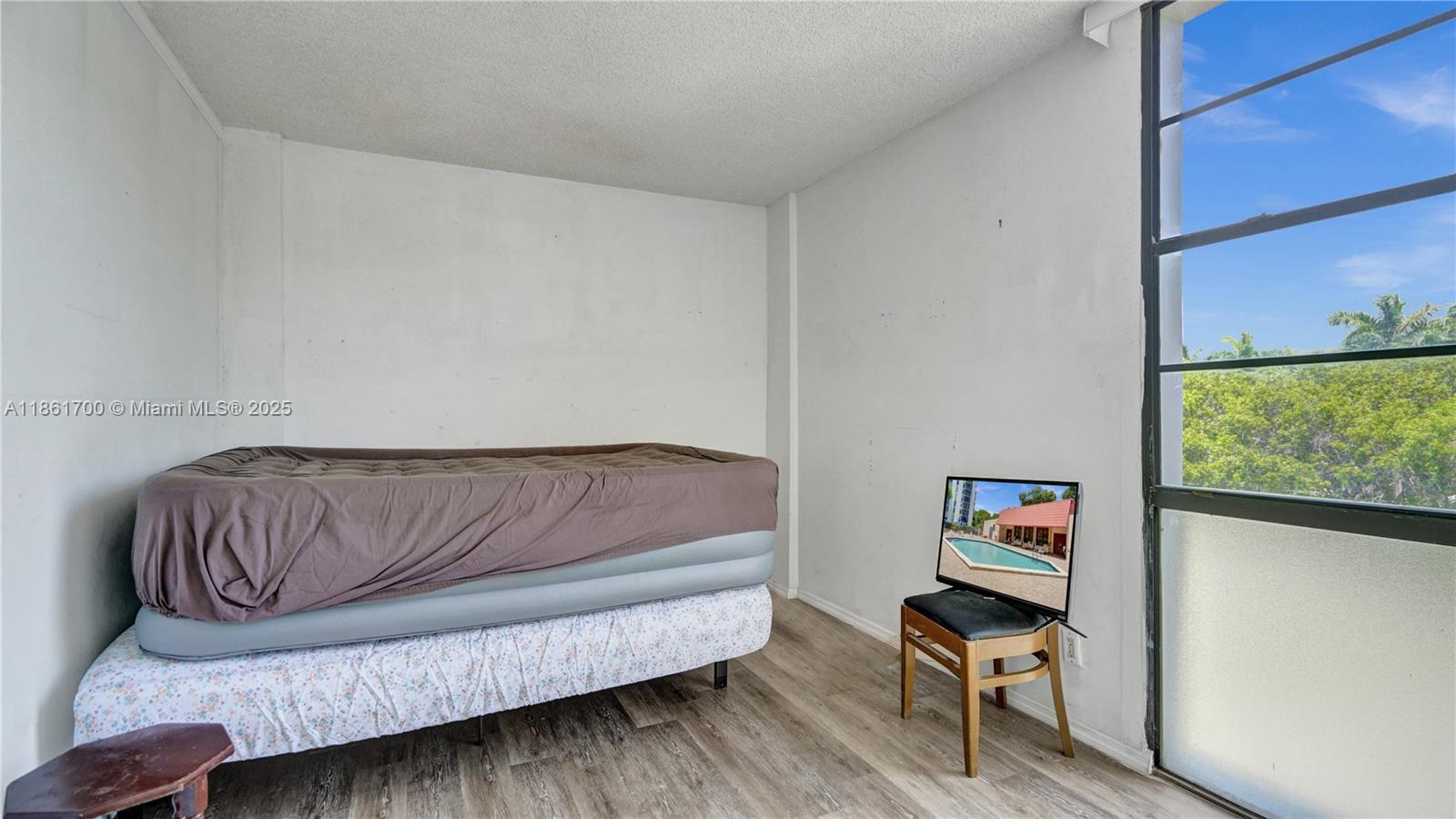 BRAVURA II CONDO - Residential