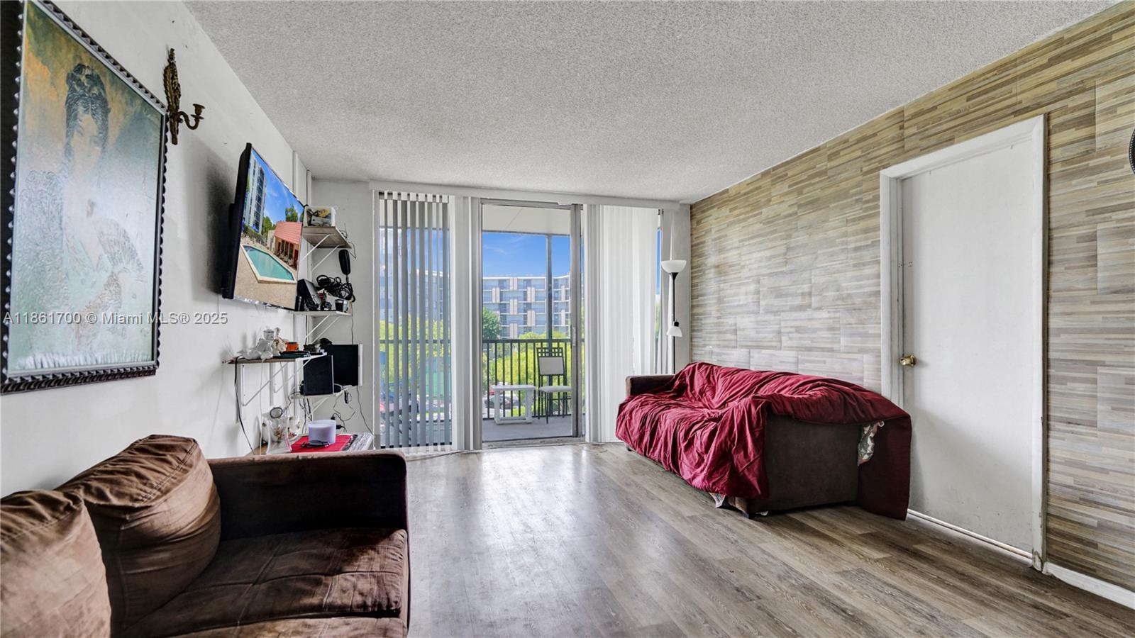 BRAVURA II CONDO - Residential