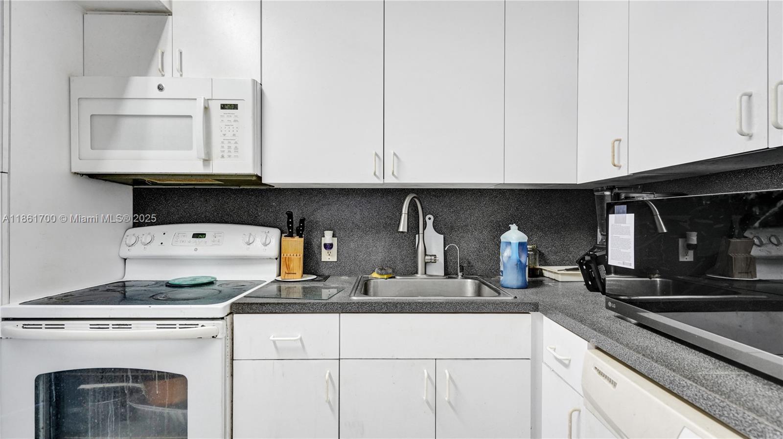 BRAVURA II CONDO - Residential