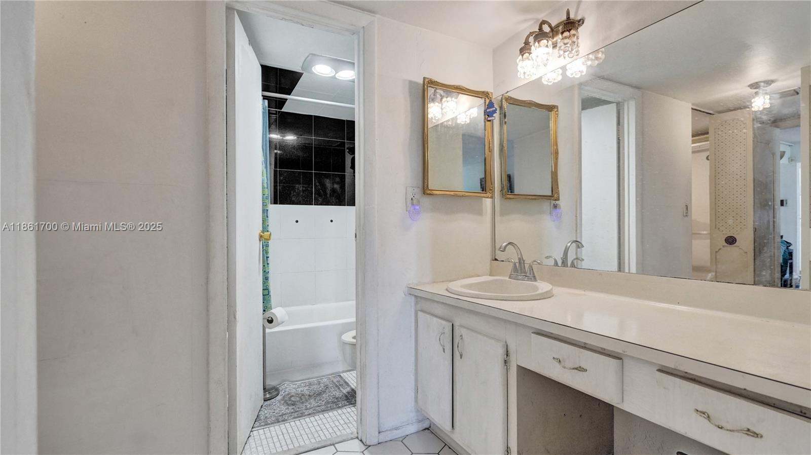 BRAVURA II CONDO - Residential