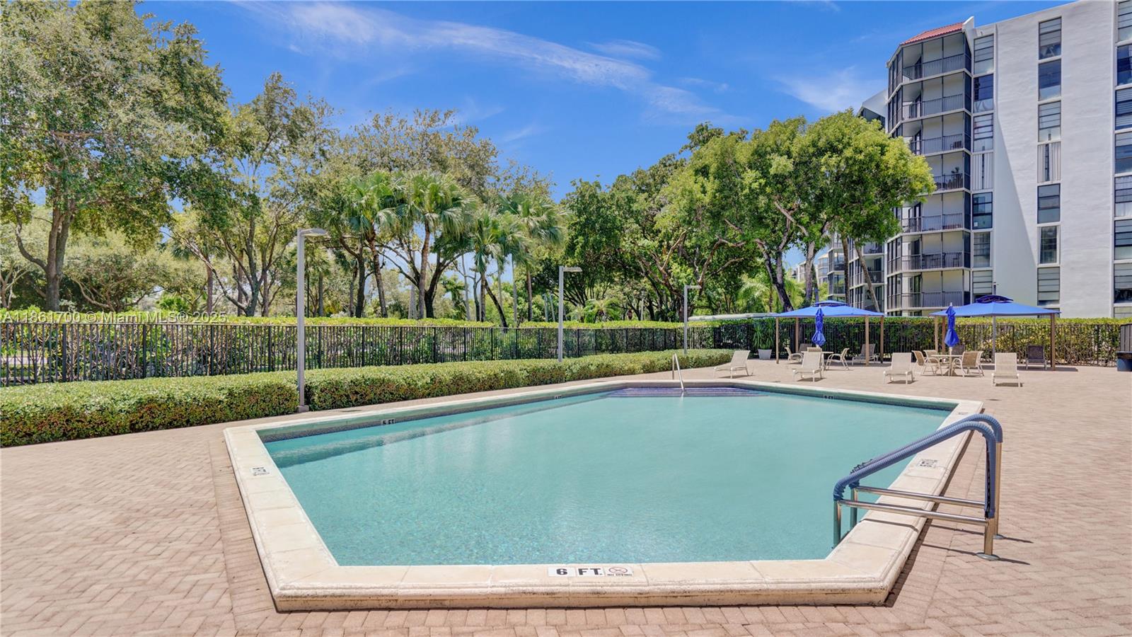 BRAVURA II CONDO - Residential