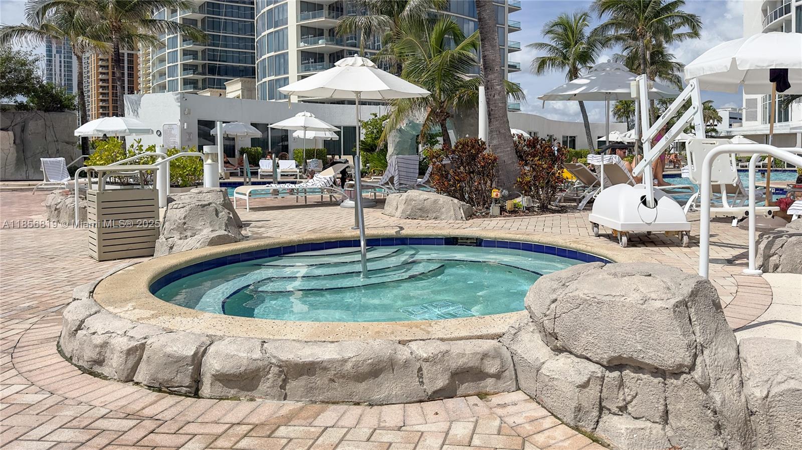 TRUMP INTERNATIONAL SONES - Residential