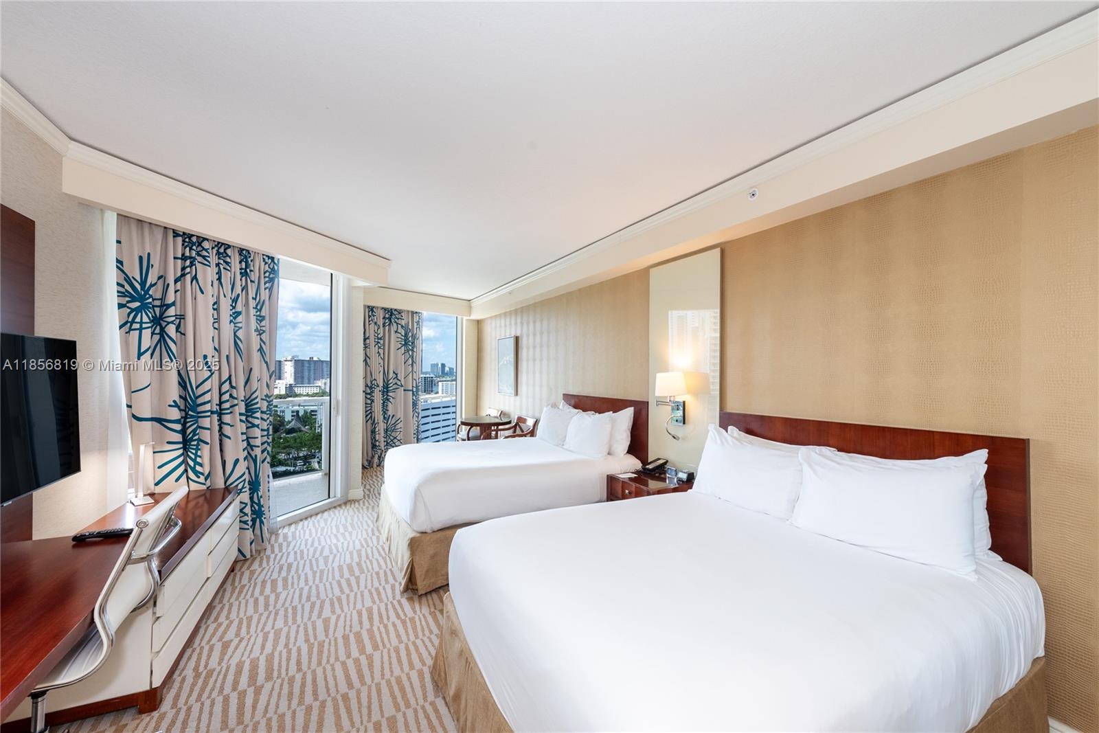 TRUMP INTERNATIONAL SONES - Residential