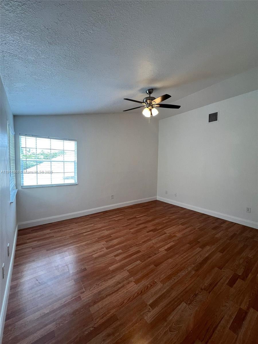 ROCK ISLAND LAND CORP - Residential Lease