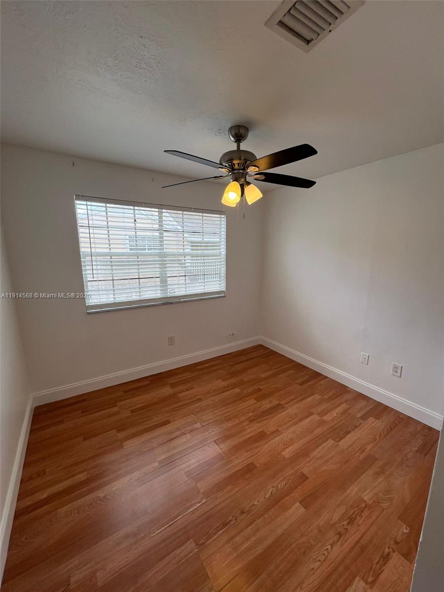 ROCK ISLAND LAND CORP - Residential Lease