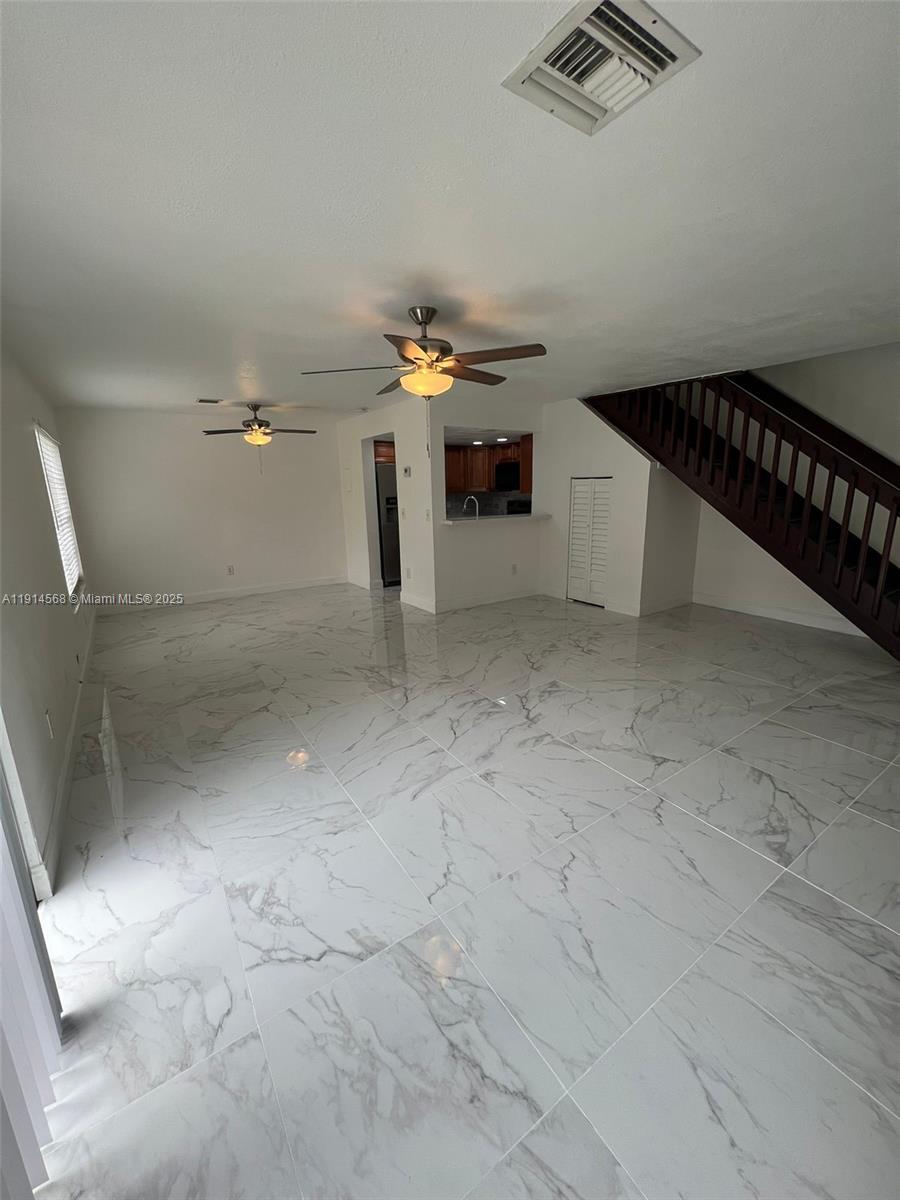 ROCK ISLAND LAND CORP - Residential Lease