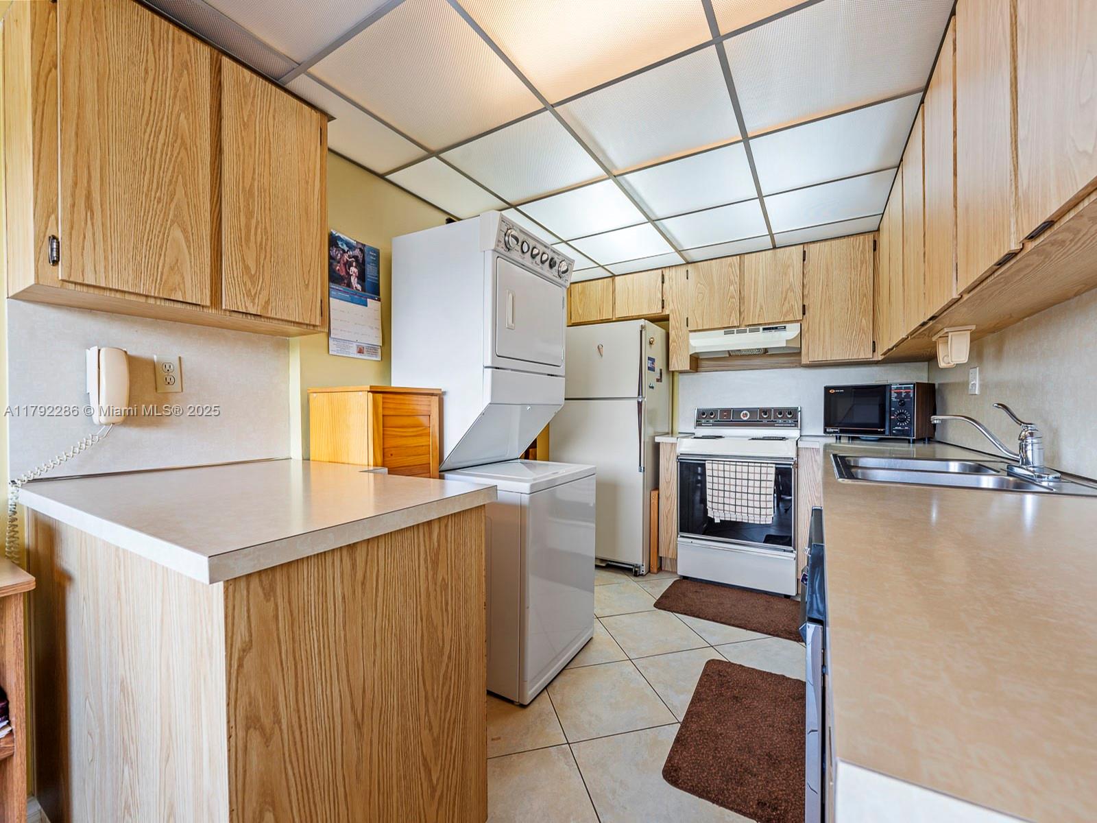 PENINSULA AT INTL GARDENS - Residential