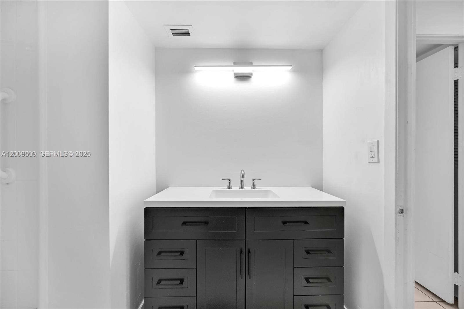 COMMODORE PLAZA CONDO - Residential