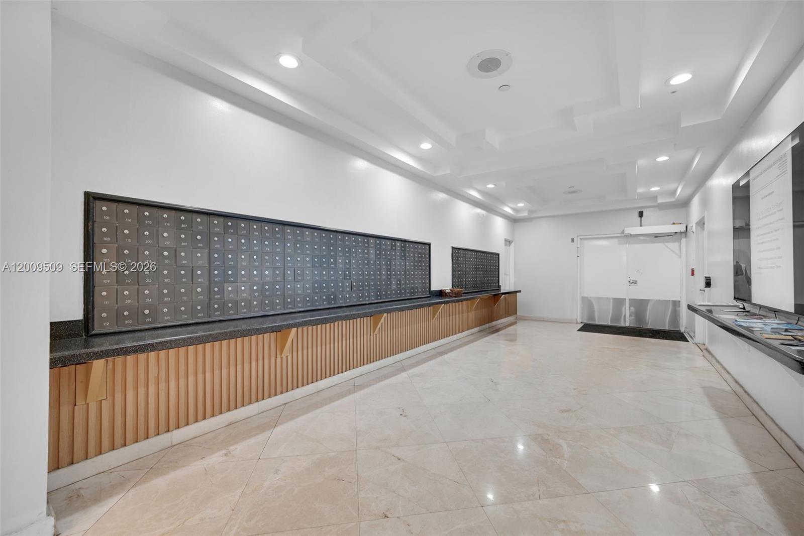 COMMODORE PLAZA CONDO - Residential