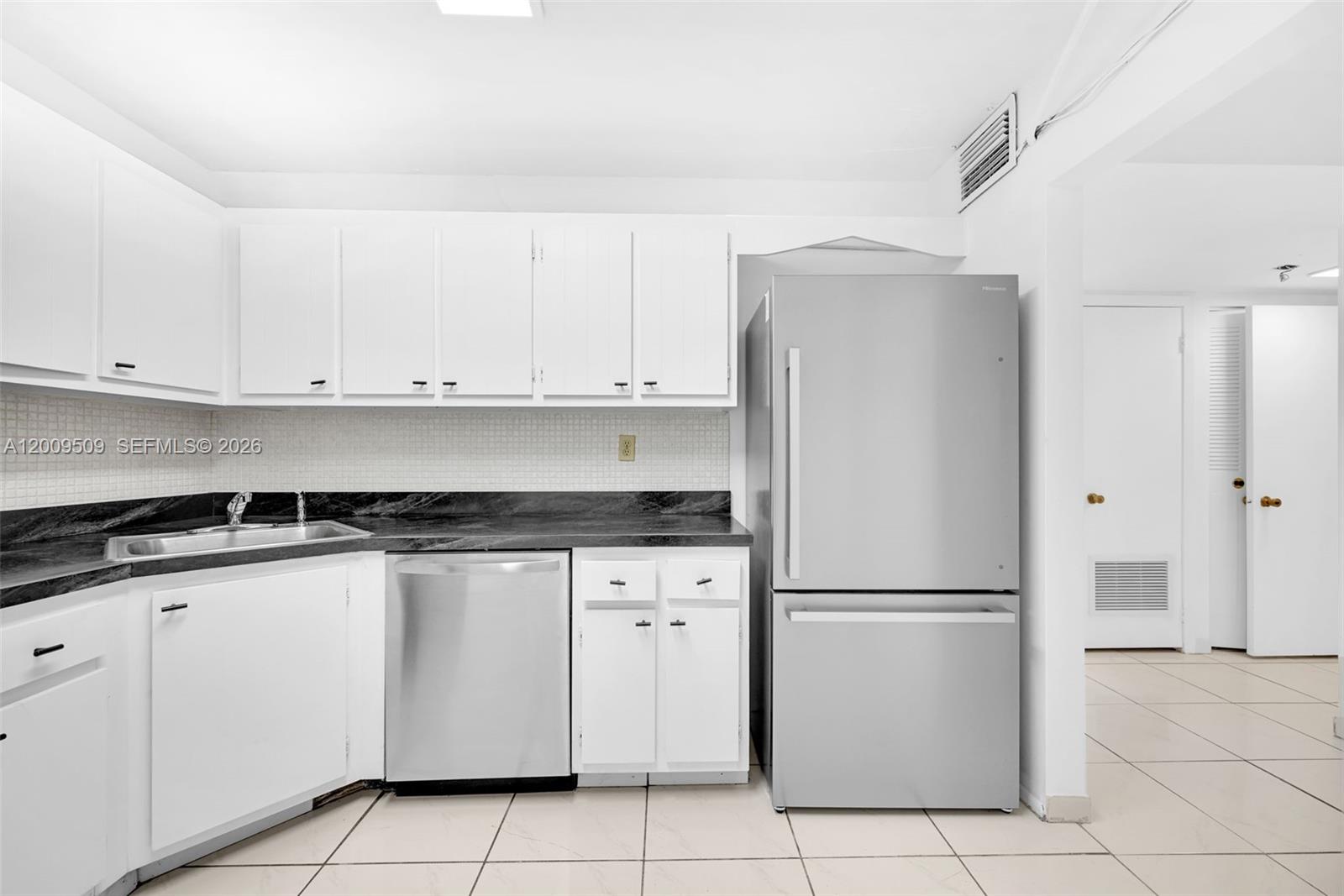 COMMODORE PLAZA CONDO - Residential