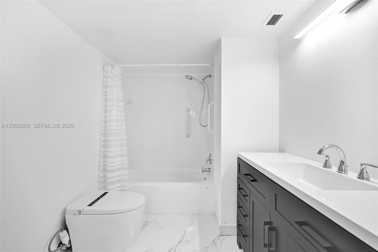 COMMODORE PLAZA CONDO - Residential