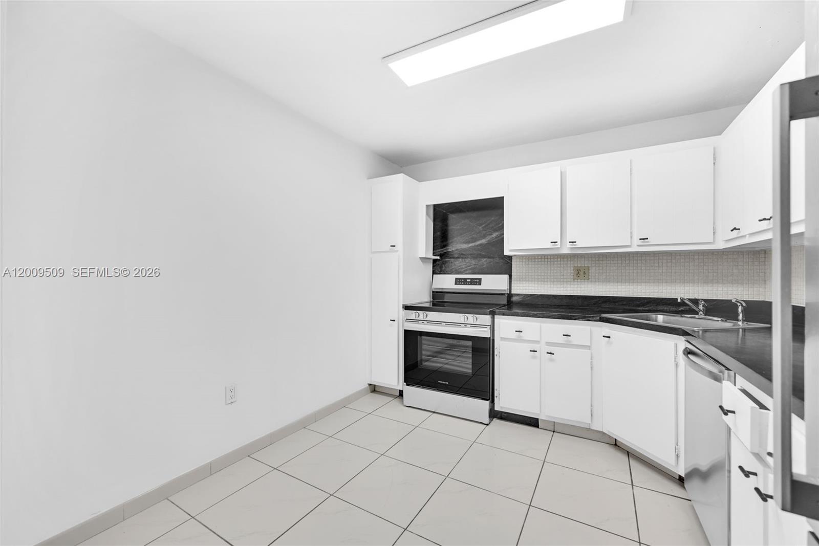 COMMODORE PLAZA CONDO - Residential