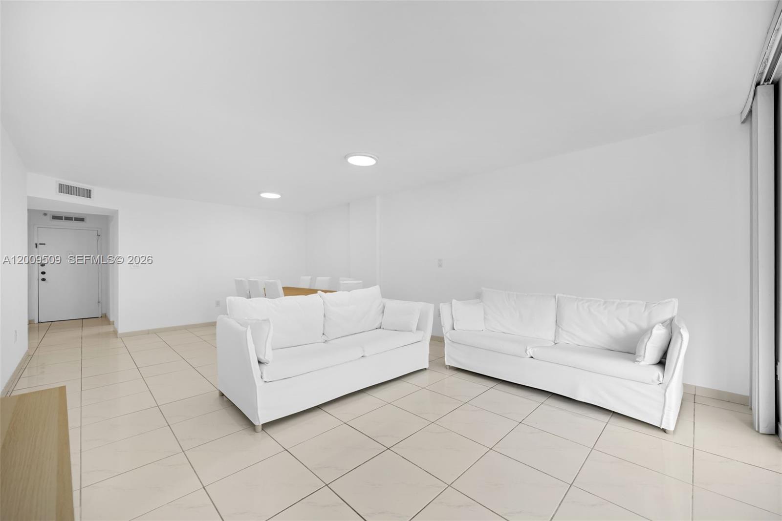 COMMODORE PLAZA CONDO - Residential