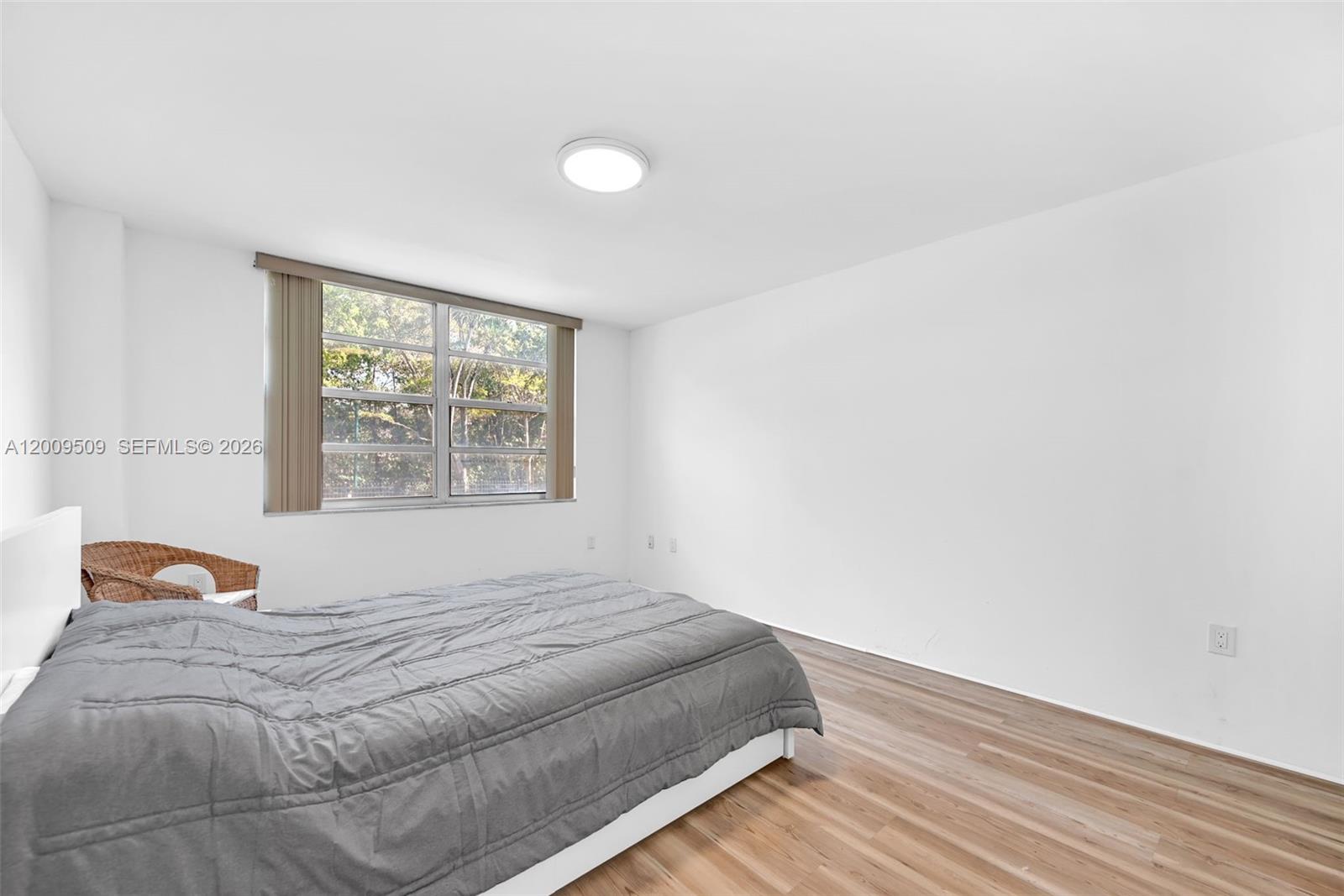 COMMODORE PLAZA CONDO - Residential