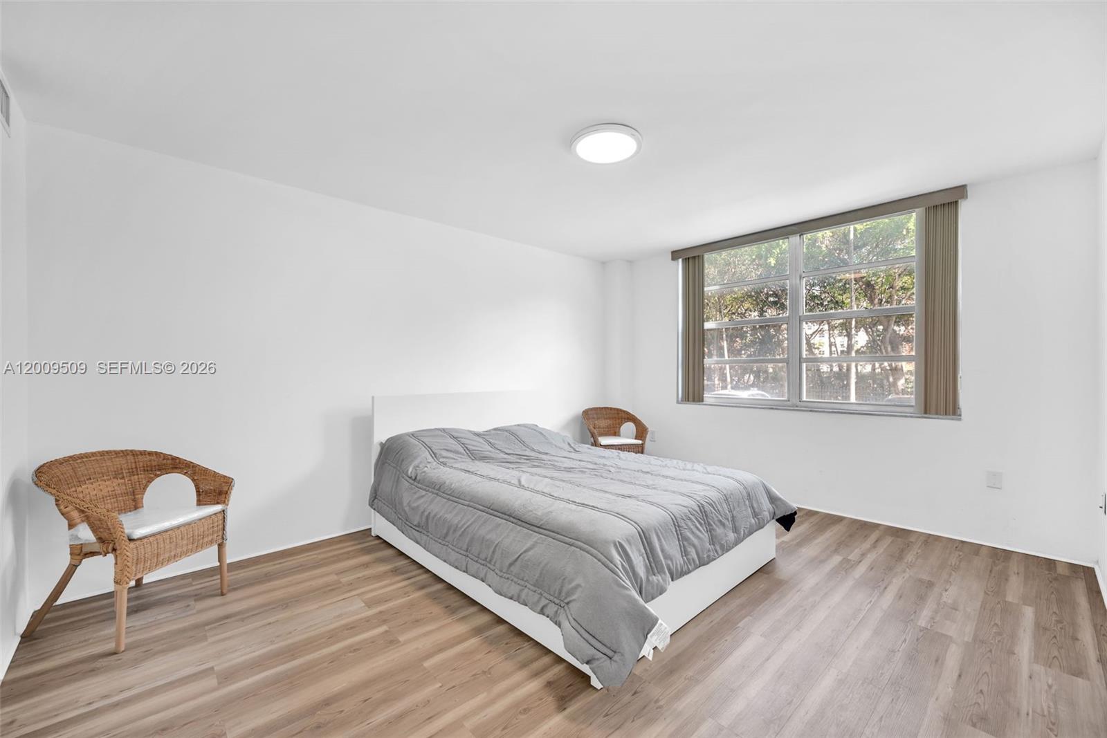 COMMODORE PLAZA CONDO - Residential