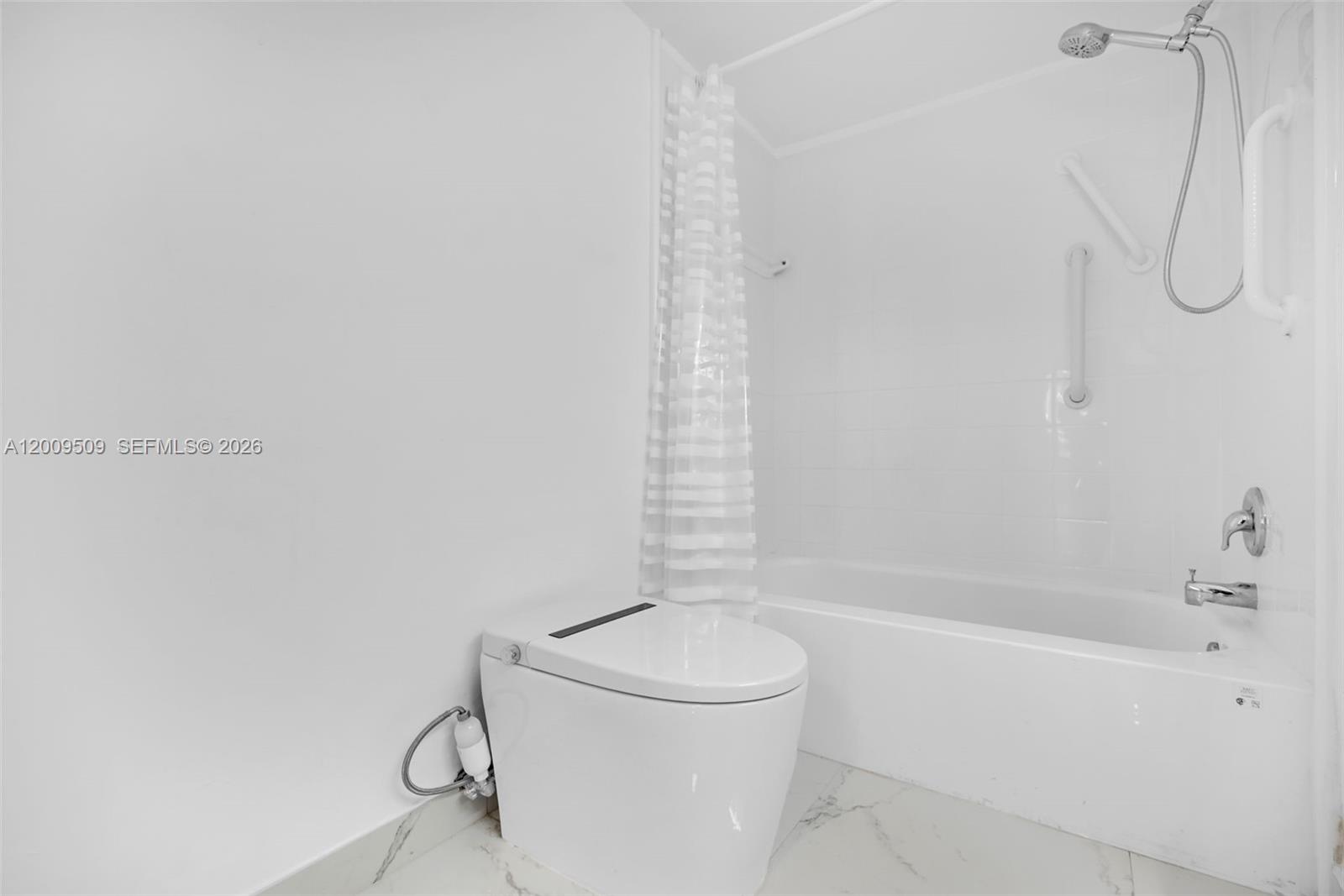 COMMODORE PLAZA CONDO - Residential