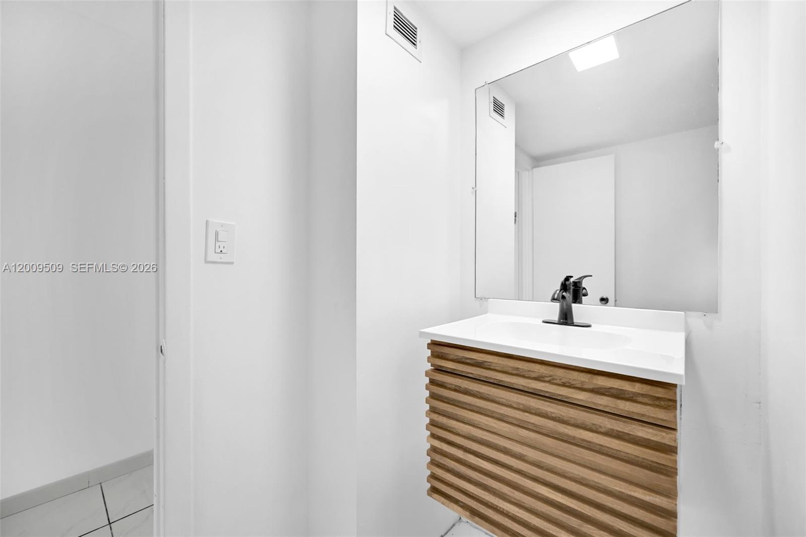 COMMODORE PLAZA CONDO - Residential