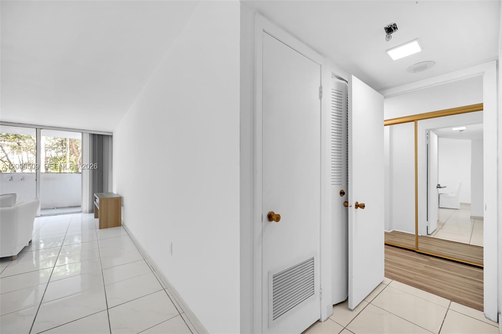 COMMODORE PLAZA CONDO - Residential