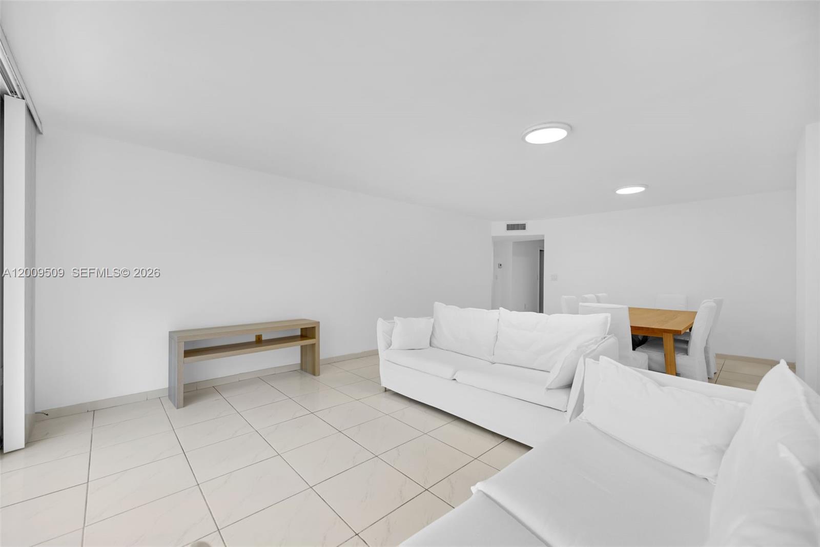 COMMODORE PLAZA CONDO - Residential