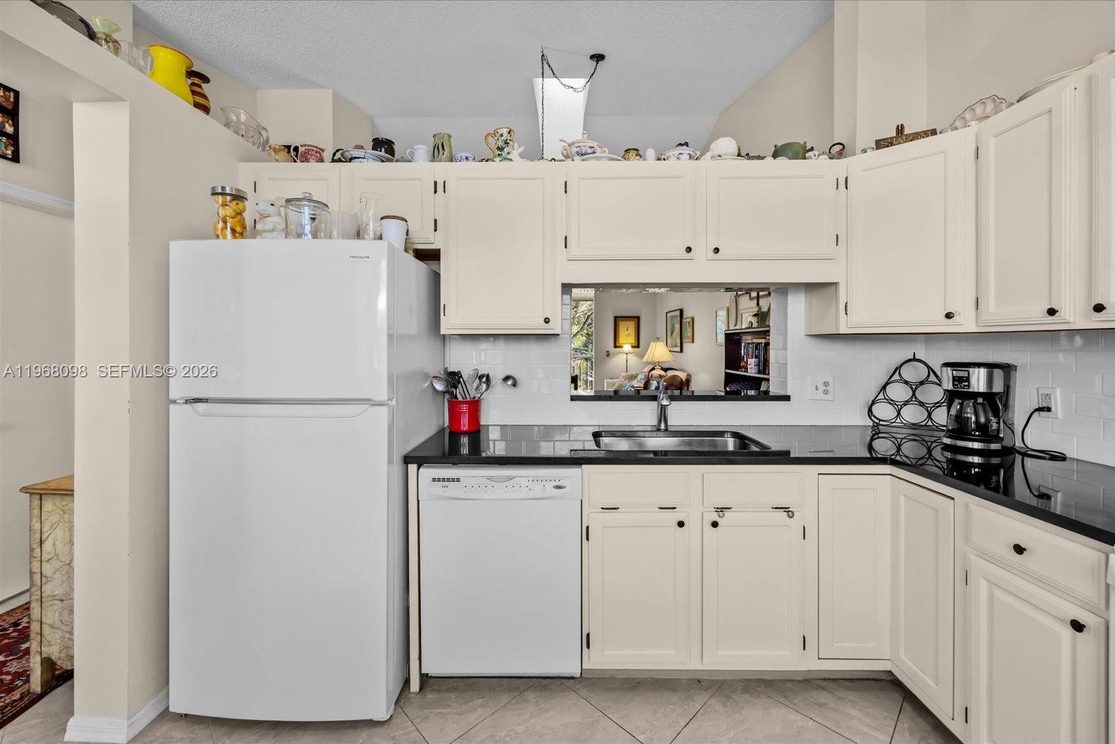 LITTLE CLUB CONDOMINIUMS - Residential