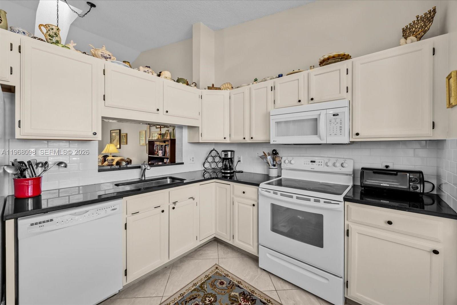 LITTLE CLUB CONDOMINIUMS - Residential