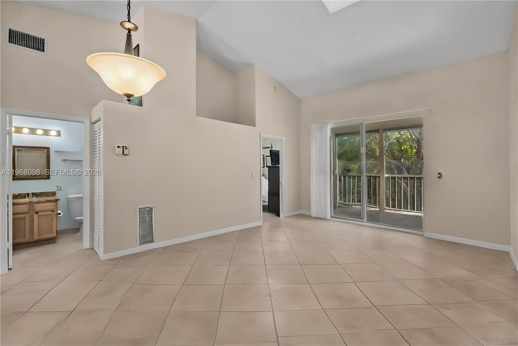Photo of 18081 SE Country Club Dr #37-367, Jupiter, FL 33469 (MLS # A11968098)