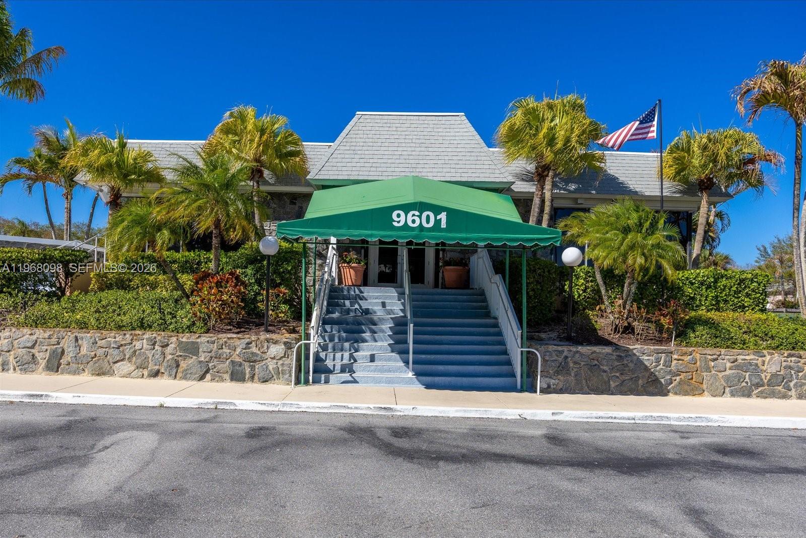 LITTLE CLUB CONDOMINIUMS - Residential