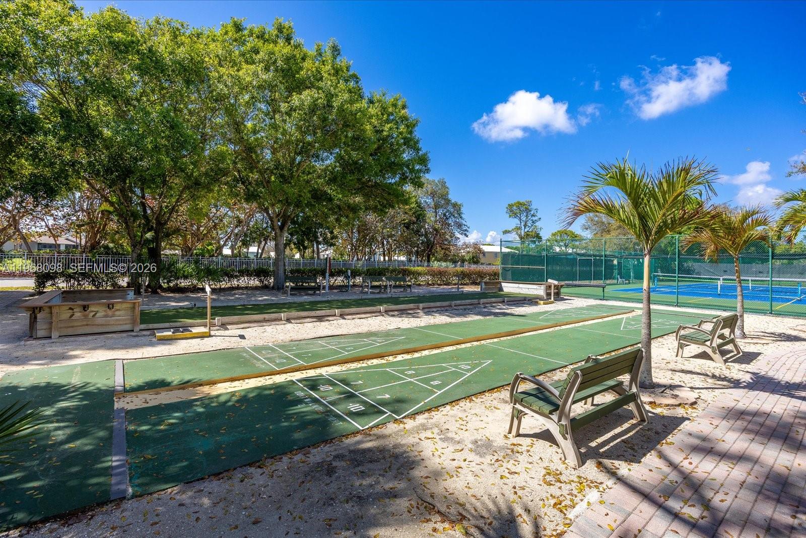 LITTLE CLUB CONDOMINIUMS - Residential