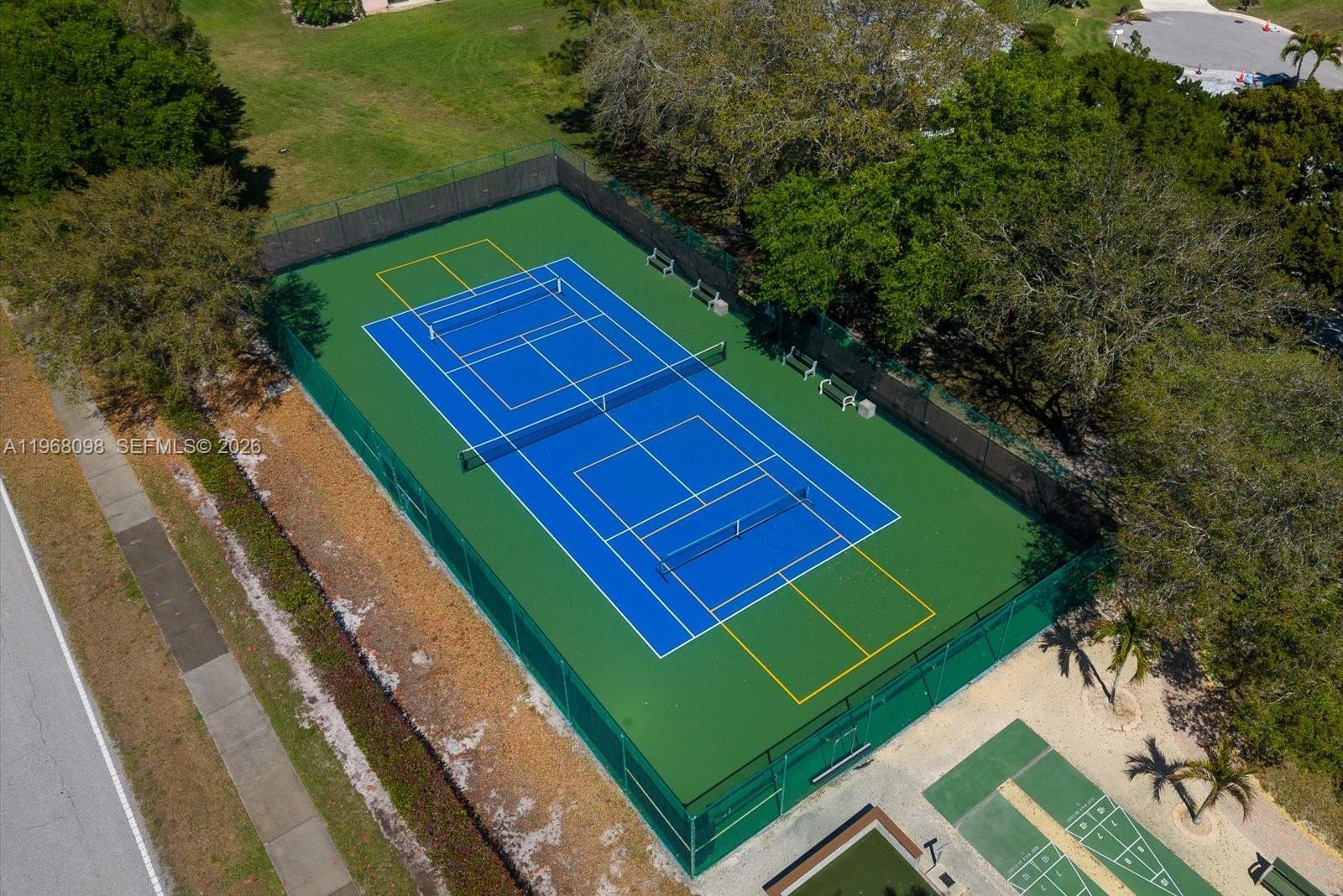 LITTLE CLUB CONDOMINIUMS - Residential