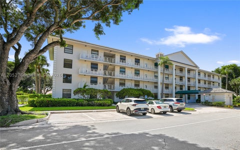 Photo of 3516 Whitehall Dr #301, West Palm Beach, FL 33401 (MLS # A12052766)