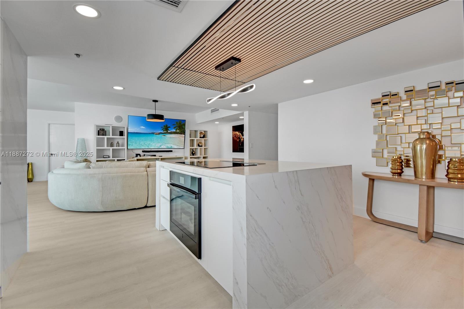 1800 N Bayshore Dr 2201