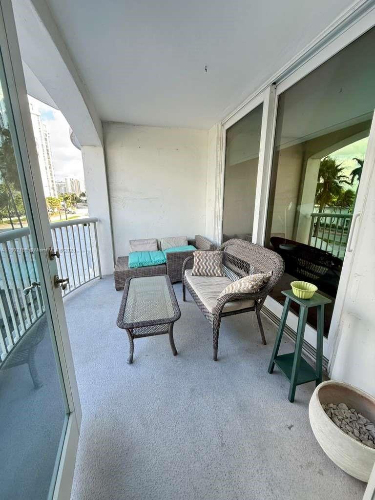5401 Collins Ave 131
